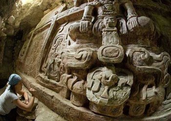 Огромный фриз майя найден в Гватемале