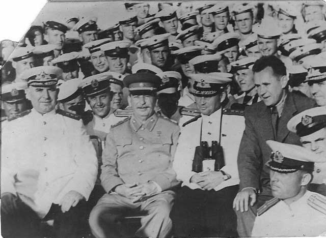 Сталин, Косыгин, Юмашев и Октябрьский на борту КРЛ "Молотов”, 19.08.1947г.