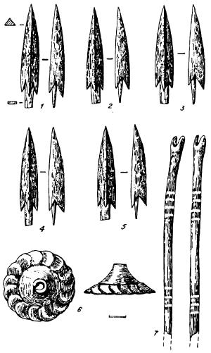 Костяные наконечники стрел (1—5), деревянная бляха для крепления колчана к поясу (6) и части древков (7) из погр. 1 кург. 1 могильника Ак-Алаха I