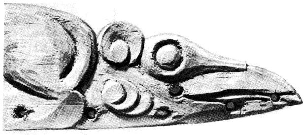 Голова орла - деталь основы колчана из женского поребения