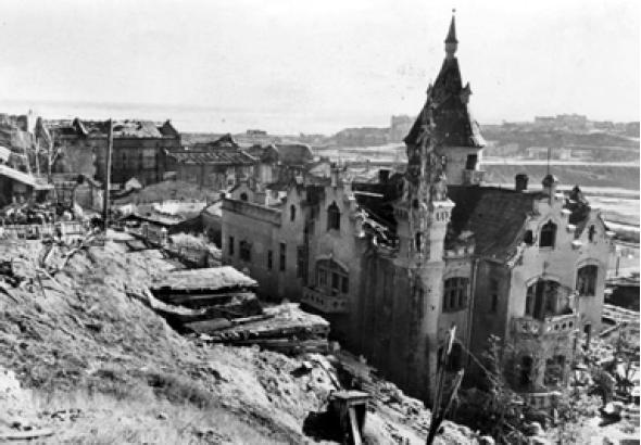 Волгоград (сталинград) Ноябрь 1942 года. Дом пострадал, но не разрушен