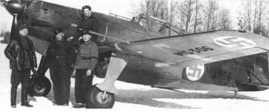 Финские летчики возле истребителя «Моран»