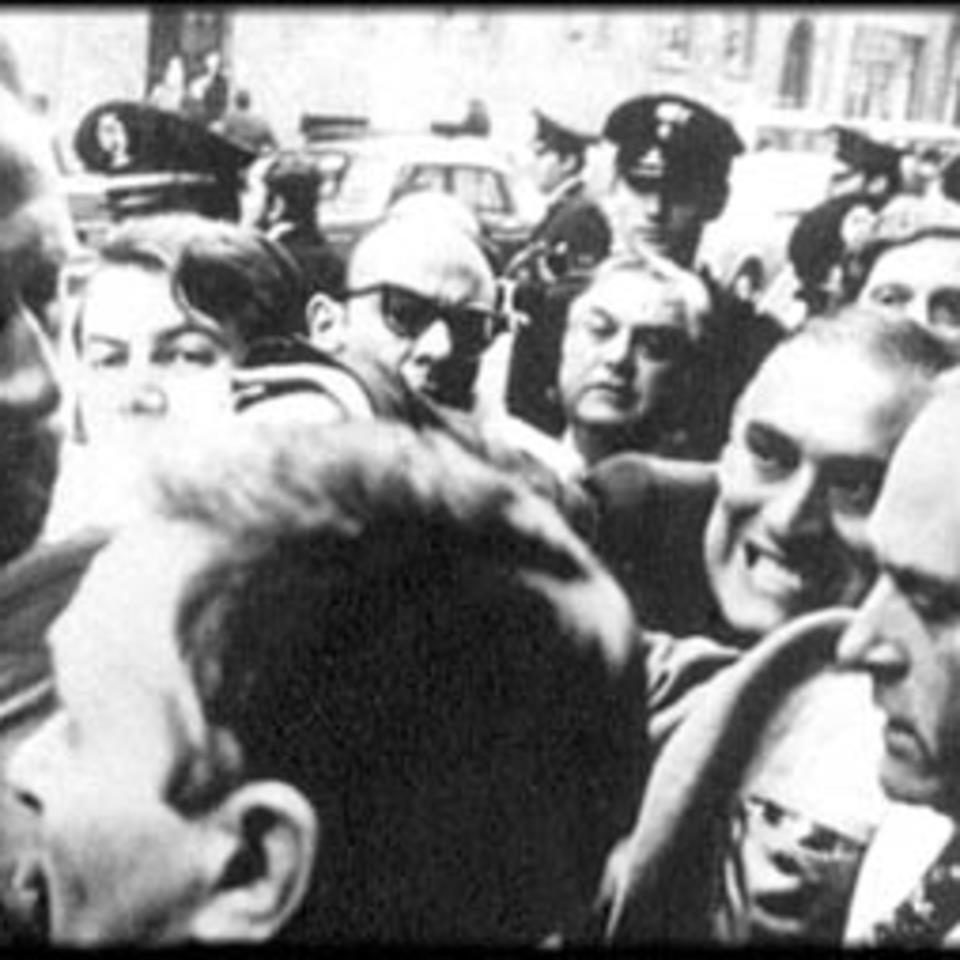 Арест Бертолли после взрыва в Милане в 1973 г.