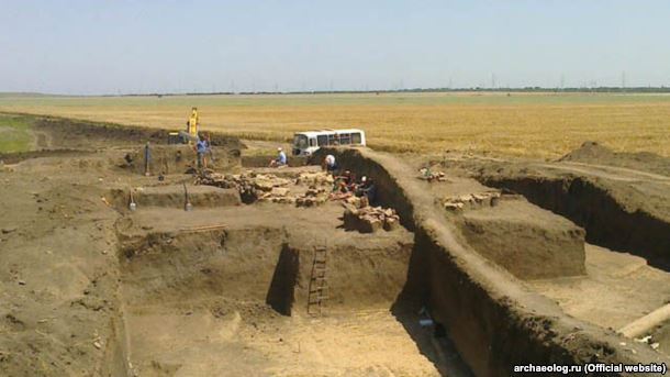 Российские ученые в ходе раскопок на Керченском полуострове нашли крепость времен античности, построенную более двух тысяч лет назад, во времена Боспорского царства