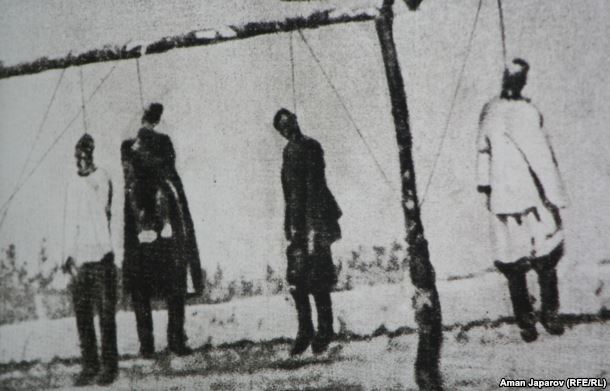 Повешенные участники восстания против царских властей на территории нынешней Киргизии, 1916 год