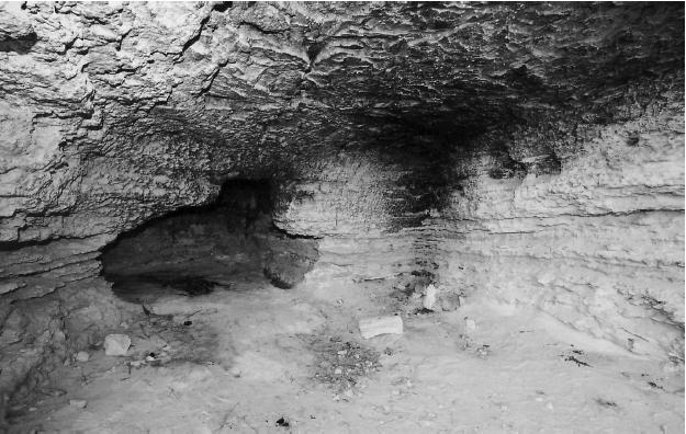 Пещерная келья с источником на мысе Виноградный