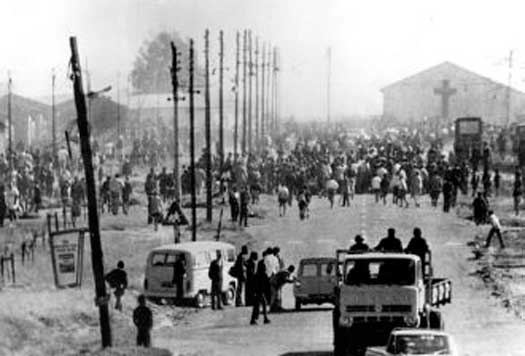В 1976 году ЮАР охватили самые массовые антиправительственные выступления за всю историю. Зачинщиками протестов выступили чернокожие учащиеся Соуэто. В считанные дни волнение охватило всю страну.