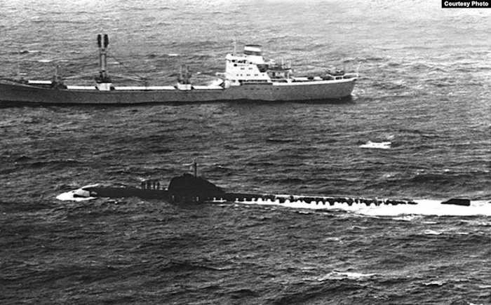 Субмарина К-8 и сухогруз 
