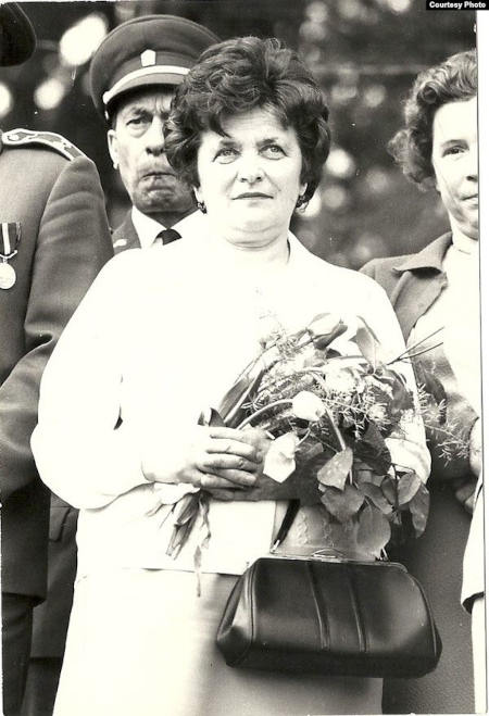 Мария Хомищак во время акции памяти в Детржихове в 1972 году
