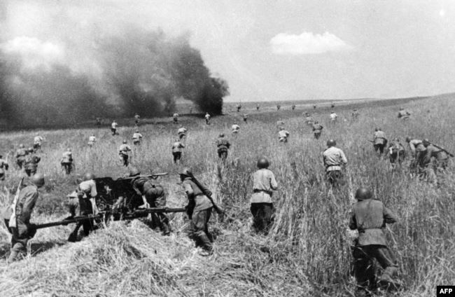 Советская пехота на одном из участков фронта войны с нацистской Германией